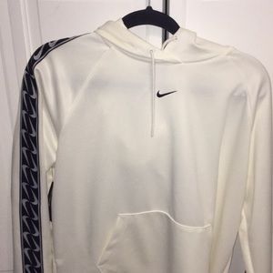 White nike sweatshirt